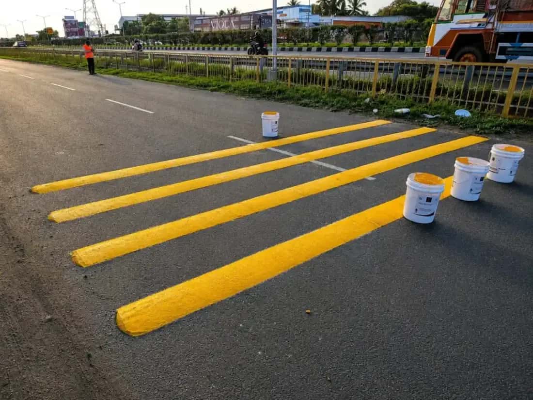 MMA resin cold plastic paint on NHAI highway — YNM Safety