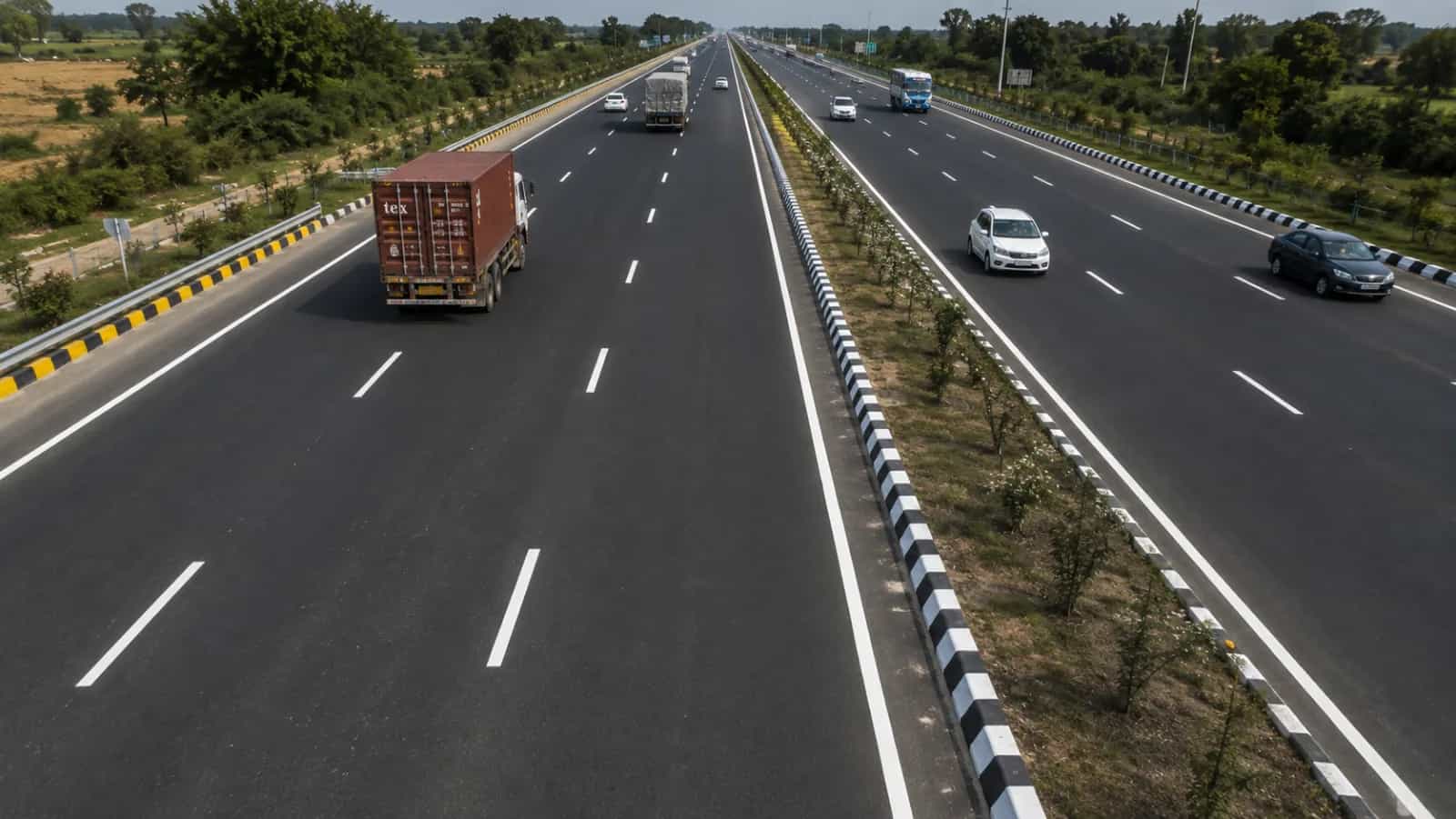 Waterborne lane marking paint — YNM Safety