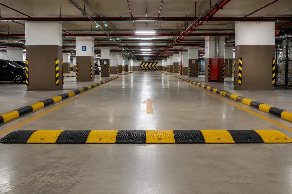 Plastic Speed Breaker Manufacturers - YNM Safety Parking Safety Product | Speed Breakers