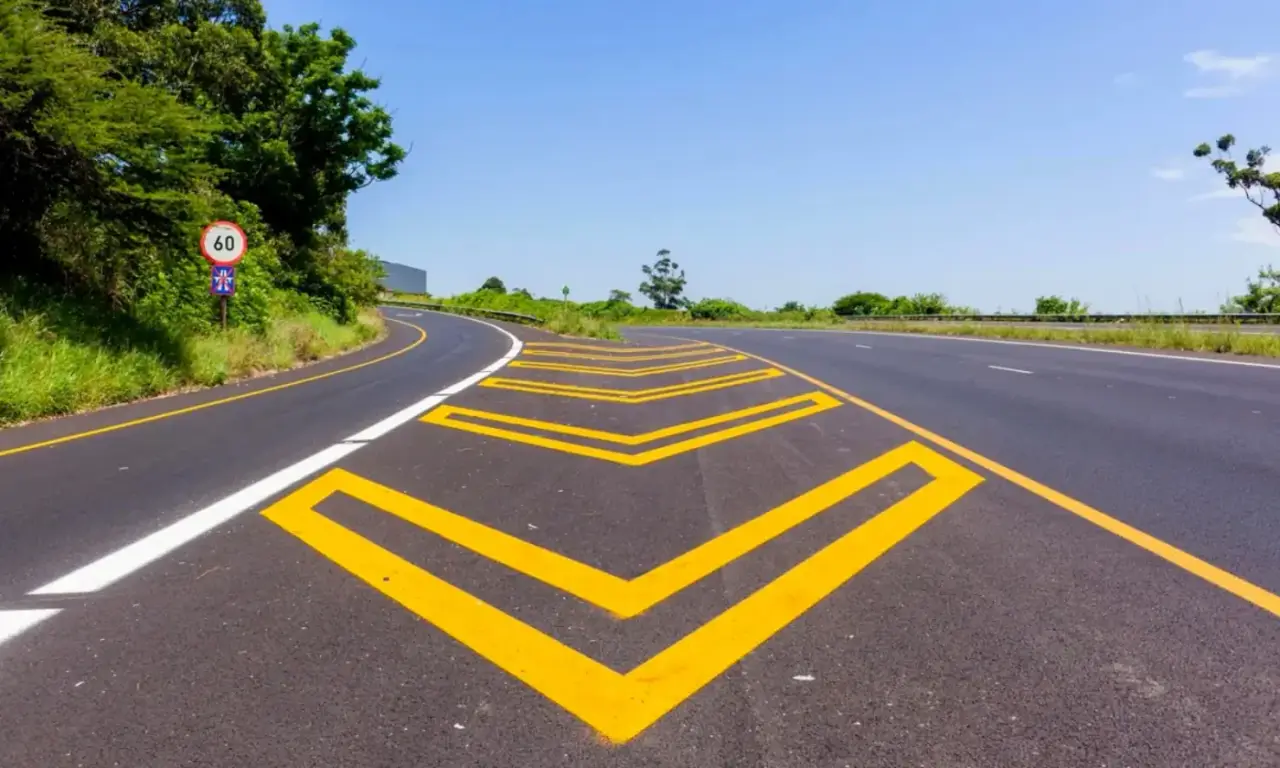 Highway Exit & Gore Area Profile Marking